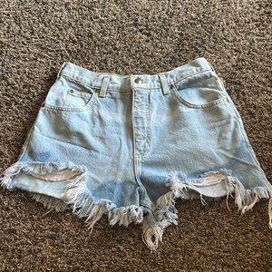 Blue distressed denim shorts with bleaching